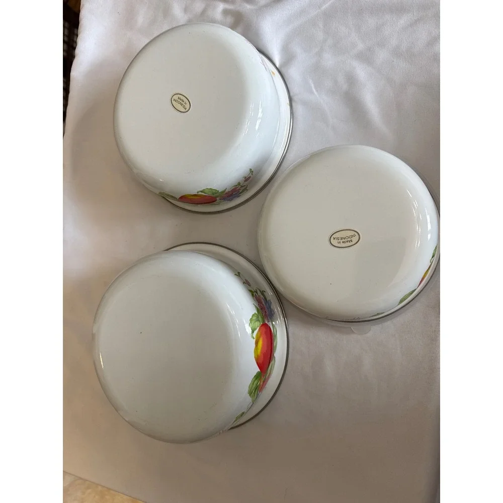 Vintage Style Enamelware Fruit Nesting Bowls Set of 3 with 1 Lid Apple Grapes